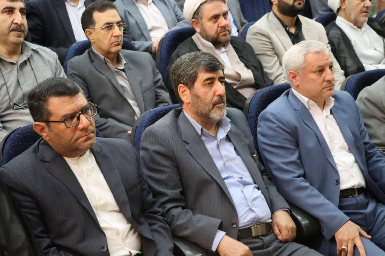 نگاه به آموزش و پرورش فرابخشی باشد