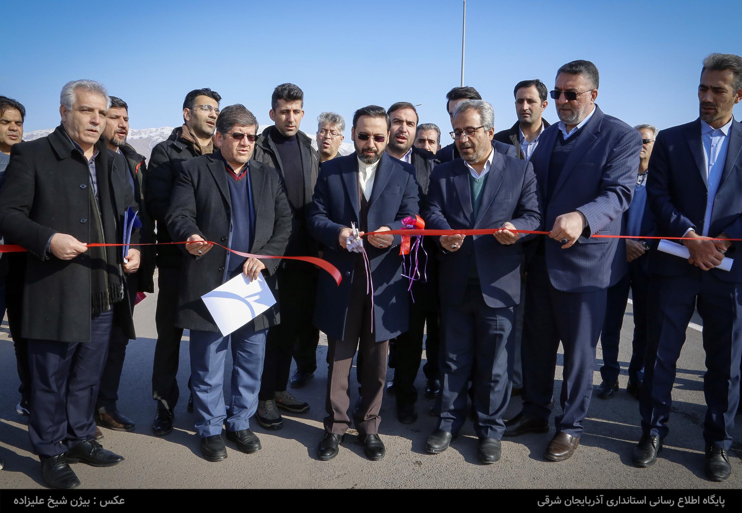 آزادراه تبریز- صوفیان روزانه یک هزار تن آسفالت ریزی می‌شود/ افتتاح باند بازگشت آزادراه در تیر ماه