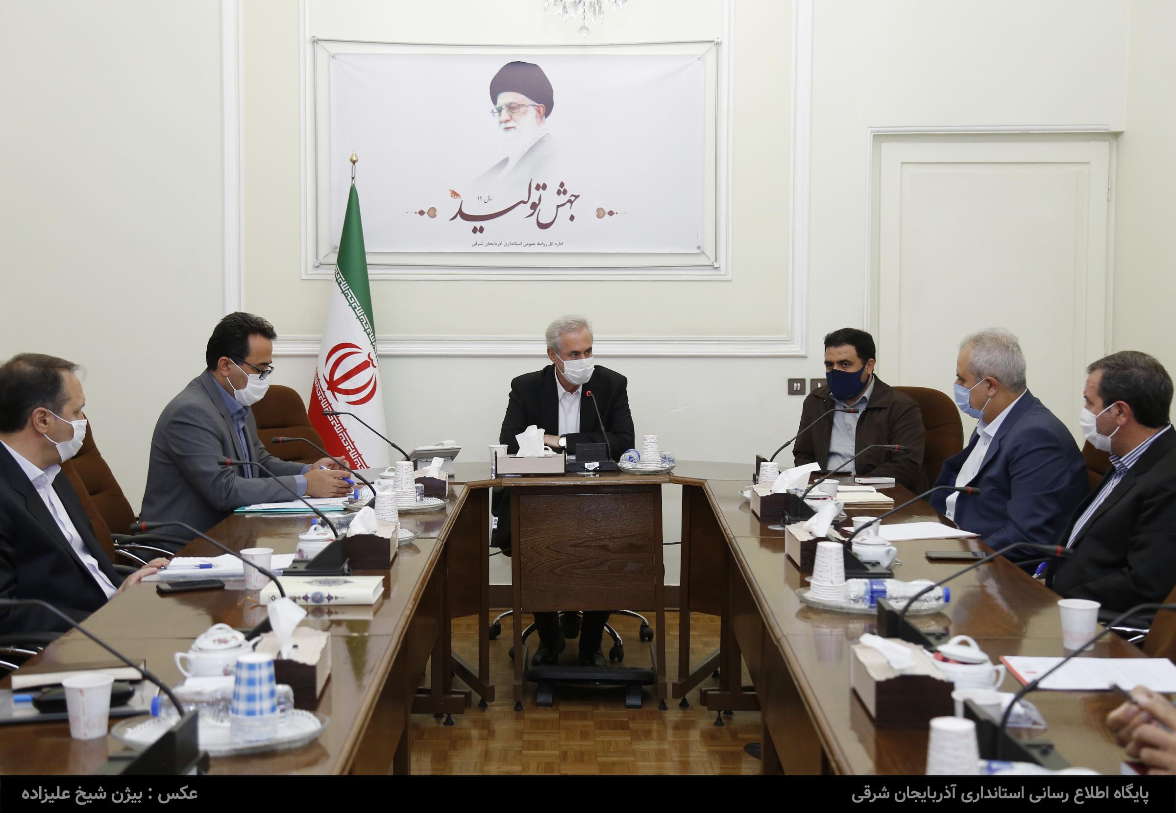 بازدید فرماندار اسکو از برداشت پسته در باغات بخش ایلخچی