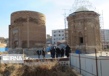 مادران نقش بسیار مهمی در بصیرت‌افزایی برای نسل جوان دارند
