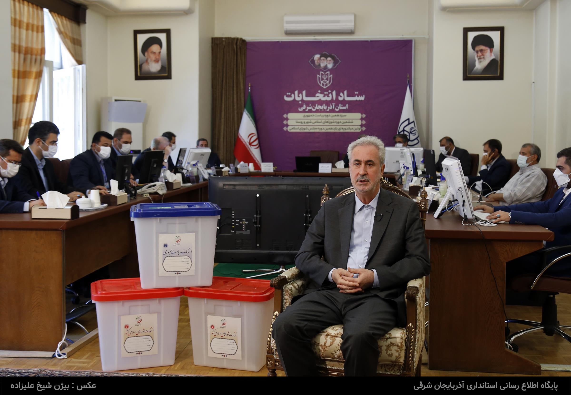 راي دهندگانی كه از نعمت سواد محرومند و يا به دليل نقص عضو قادر به نوشتن رأي خود نيستند، براي شركت در انتخابات و دادن رأي مي توانند به همراه شخصي باسواد از افراد خانواده و يا فردي مورد اعتماد، به شعب ا
