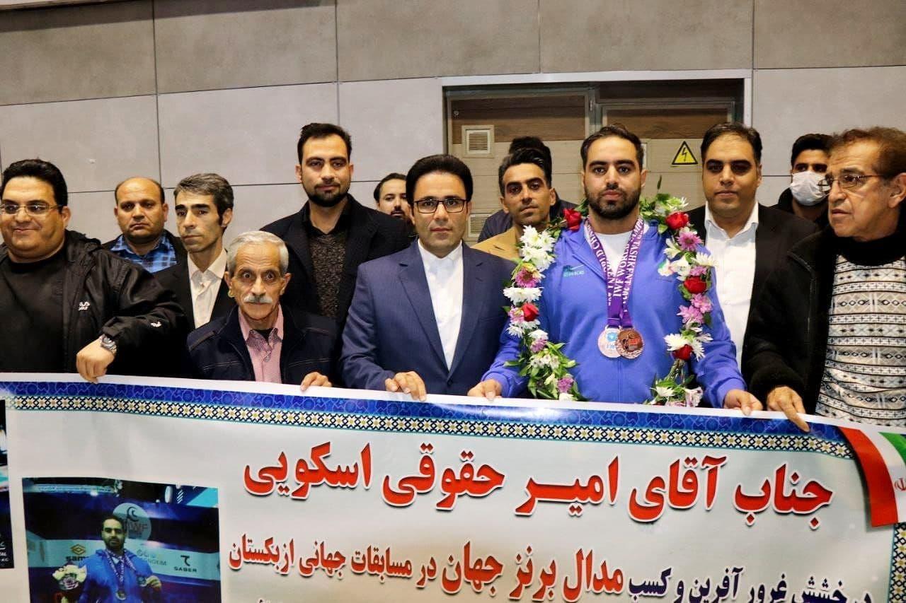 بازدید استاندار آذربایجان شرقی از روند امدادرسانی به آسیب‌دیدگان حادثه ریزش ساختمان در تبریز