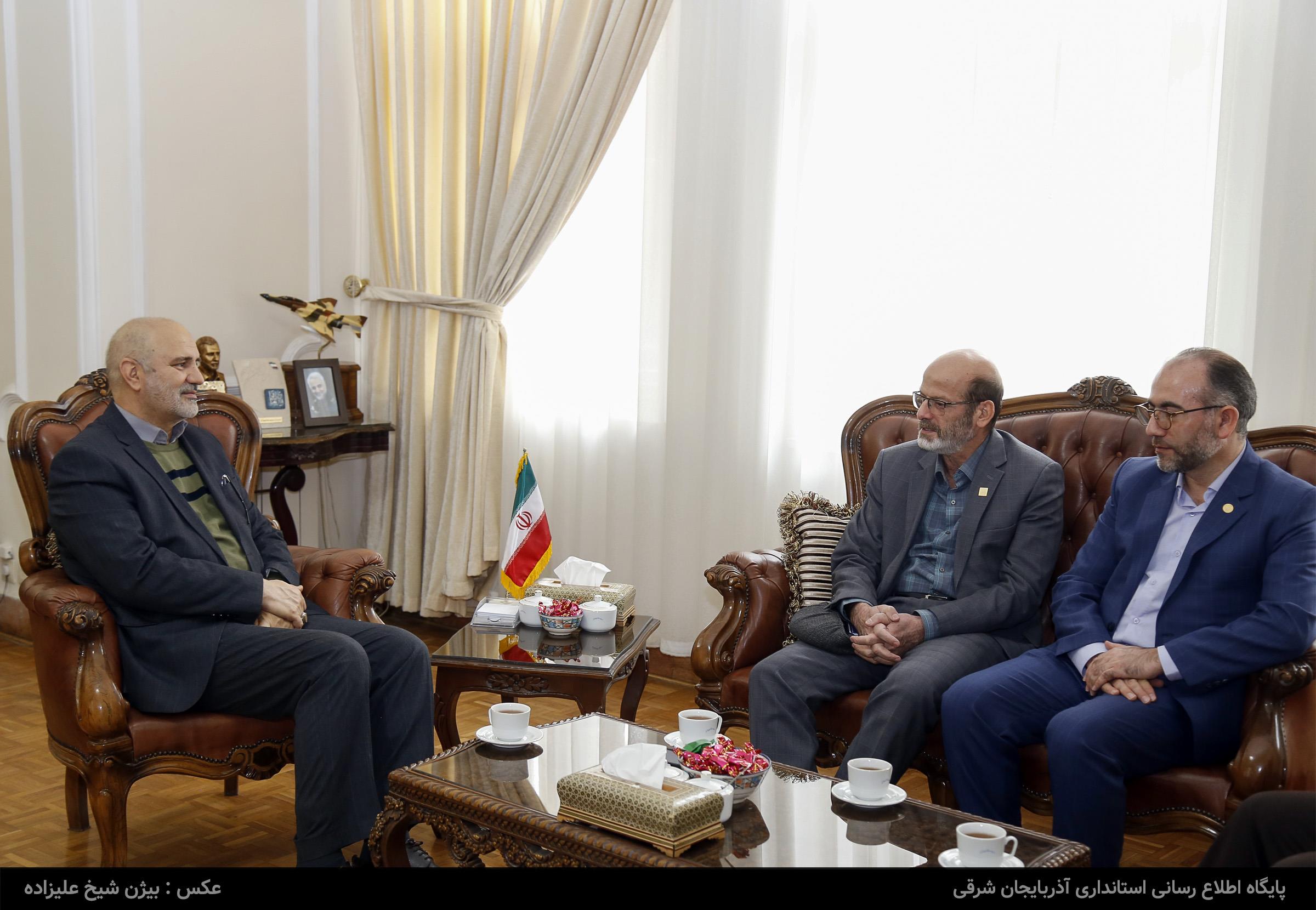 پیام قدردانی نماینده ولی فقیه در استان و استاندار آذربایجان شرقی از حضور وحدت‌آفرین مردم استان در راهپیمایی 22 بهمن