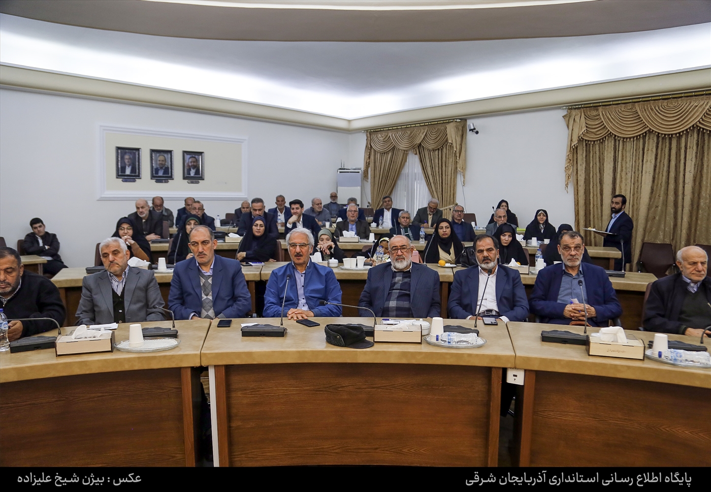  دیدار با جمعی از ایثارگران استان