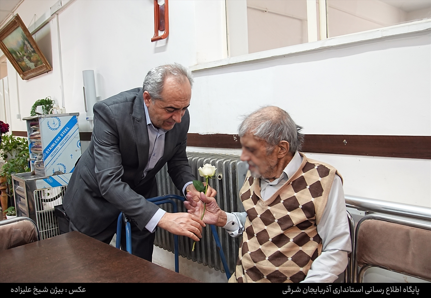 در آستانه تحویل سال/ استاندار به دیدار سالمندان رفت