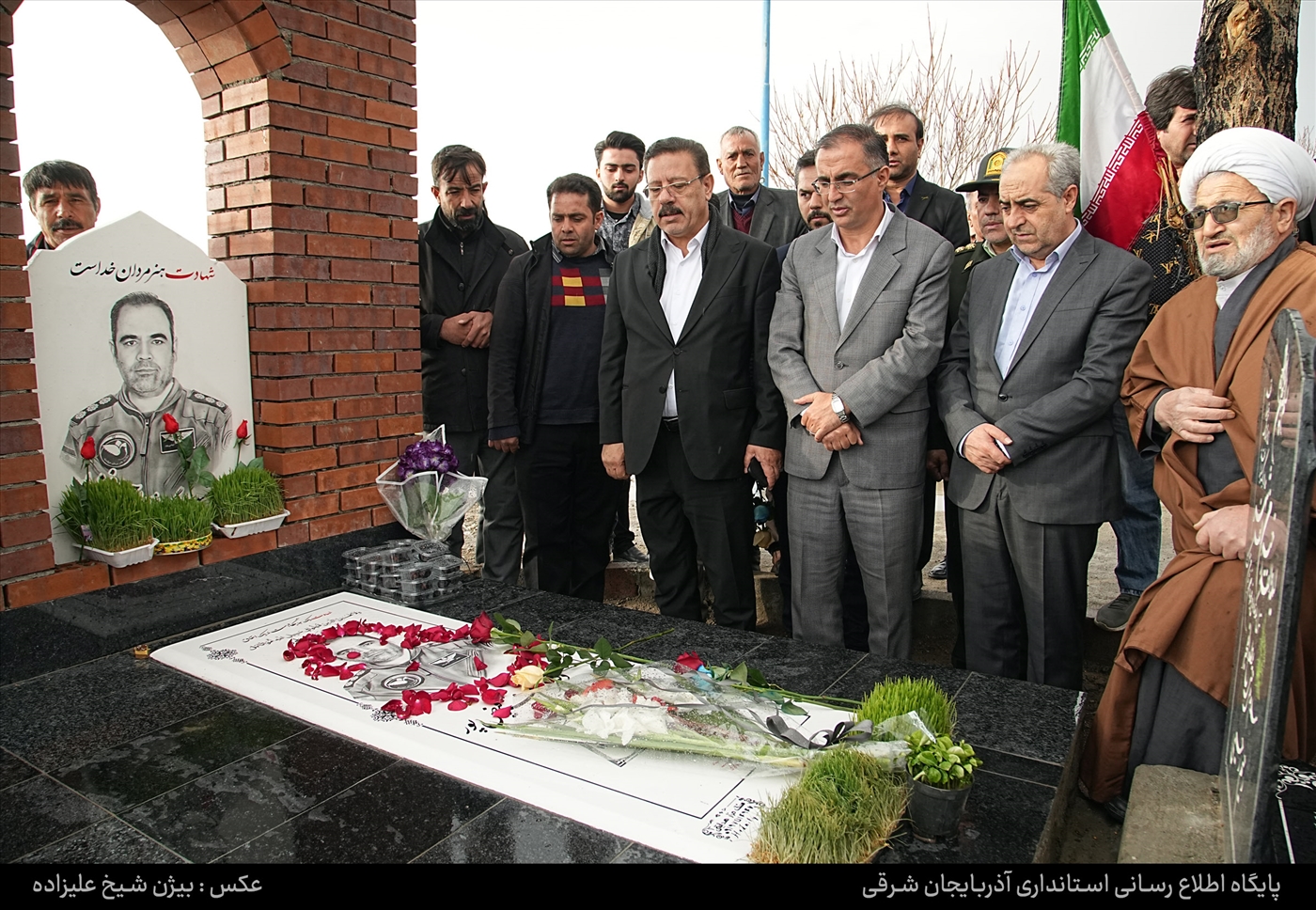  ادای احترام استاندار بر مزار شهیدان مالک رحمتی