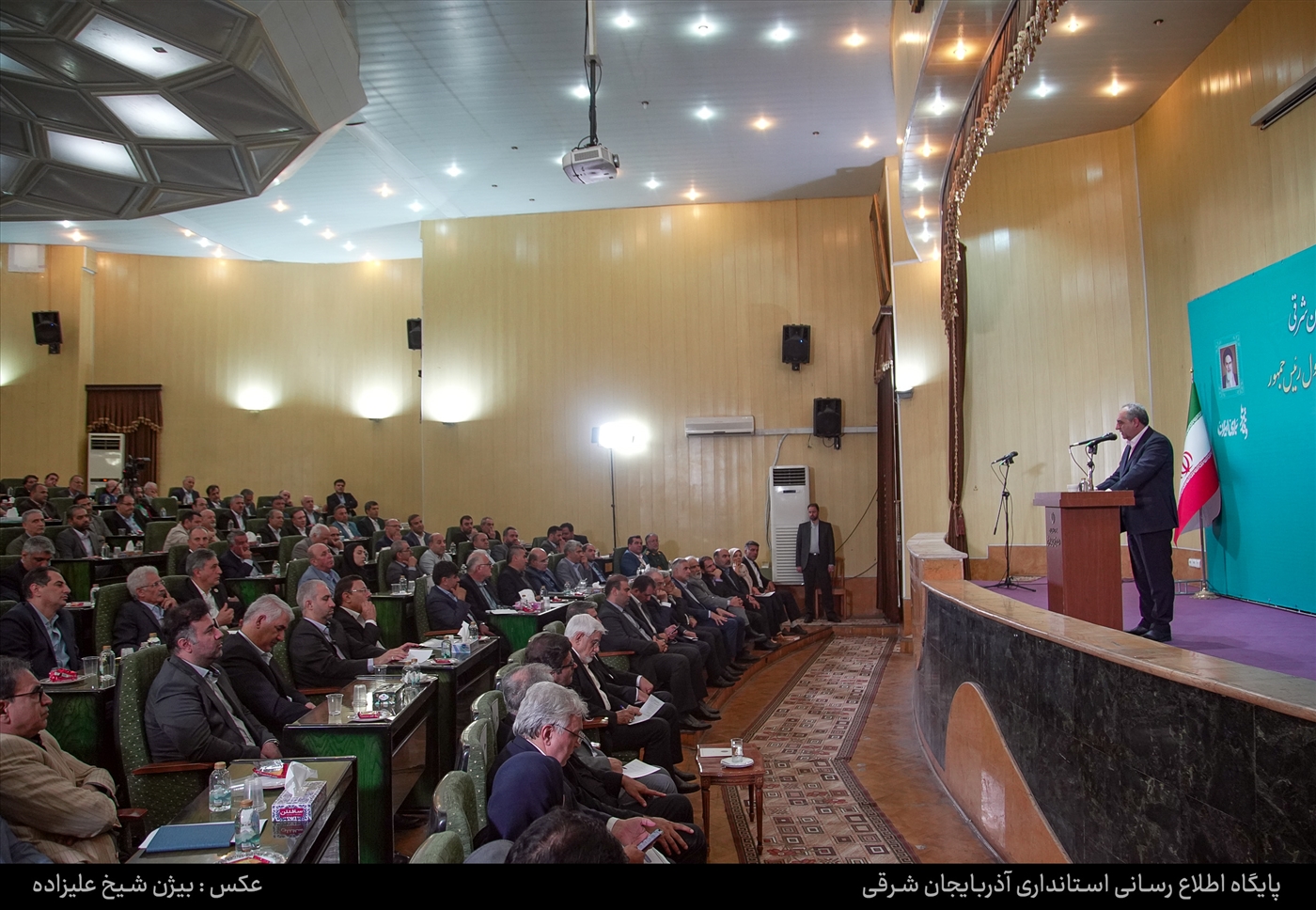 نشست معاون اول رئیس جمهور با فعالان اقتصادی استان
