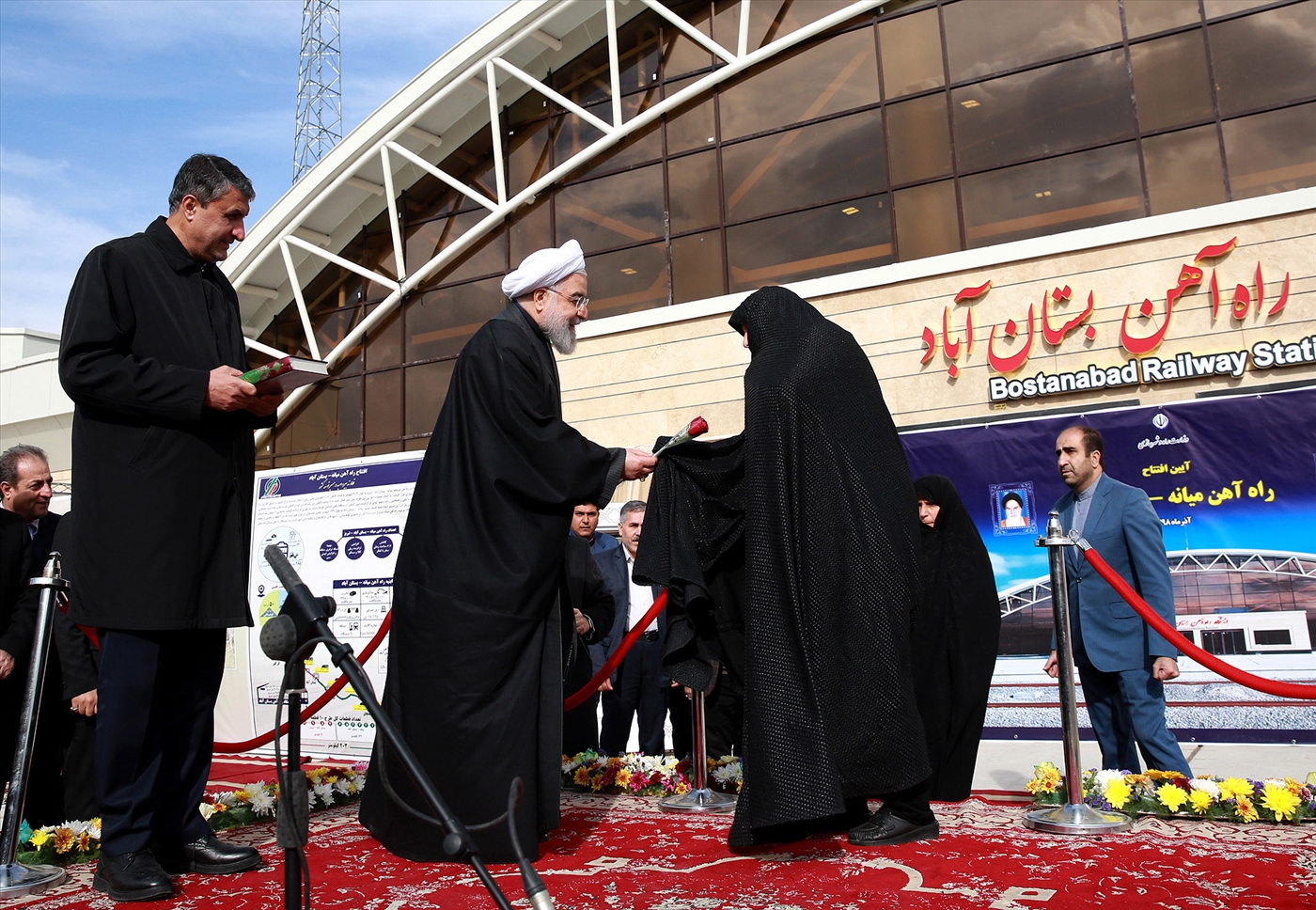 بدرقه مسافران قطار بستان‌آباد- مشهد توسط رئیس جمهور