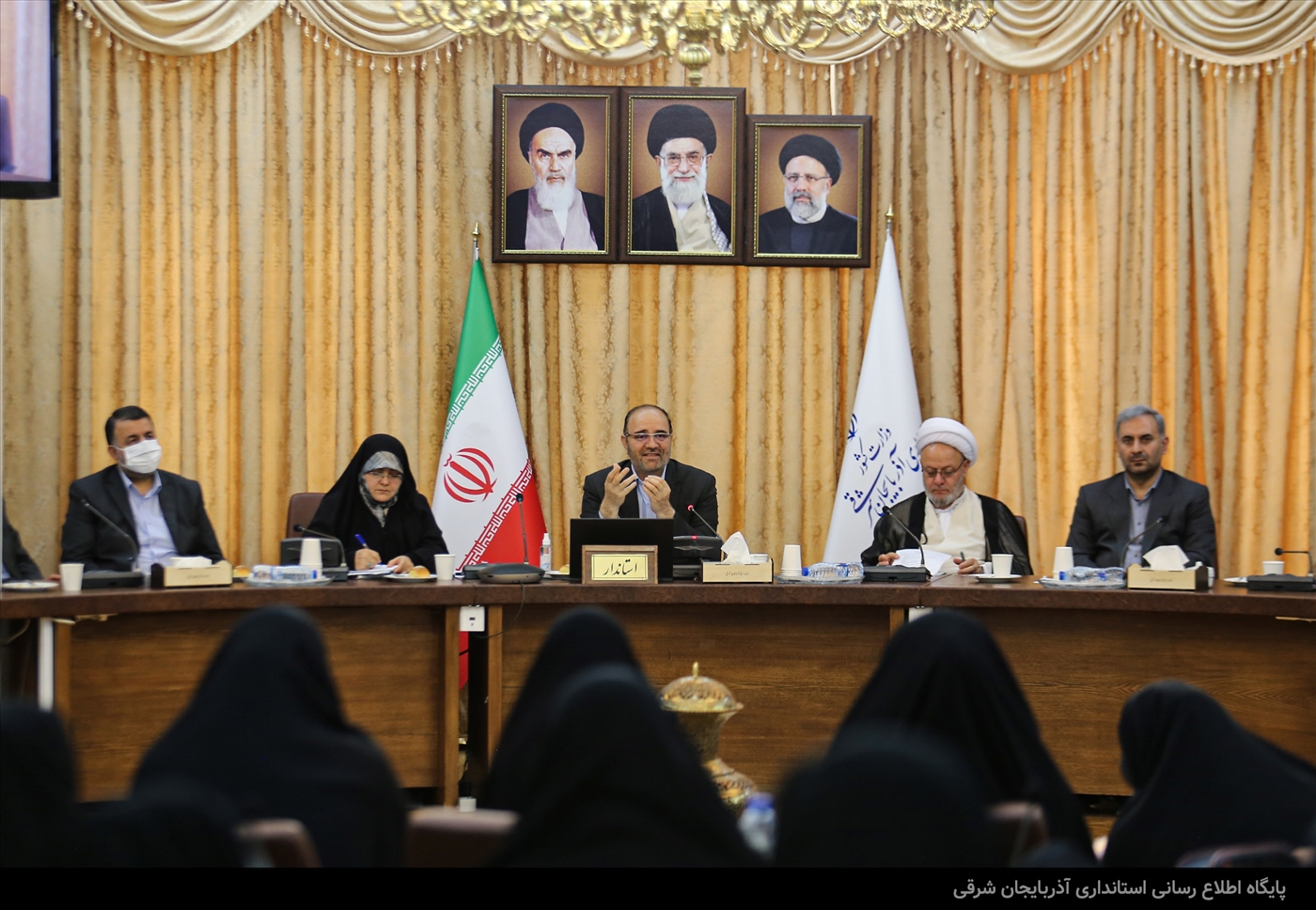 نشست صمیمی با جمعی از دختران فعال به مناسبت روز دختر