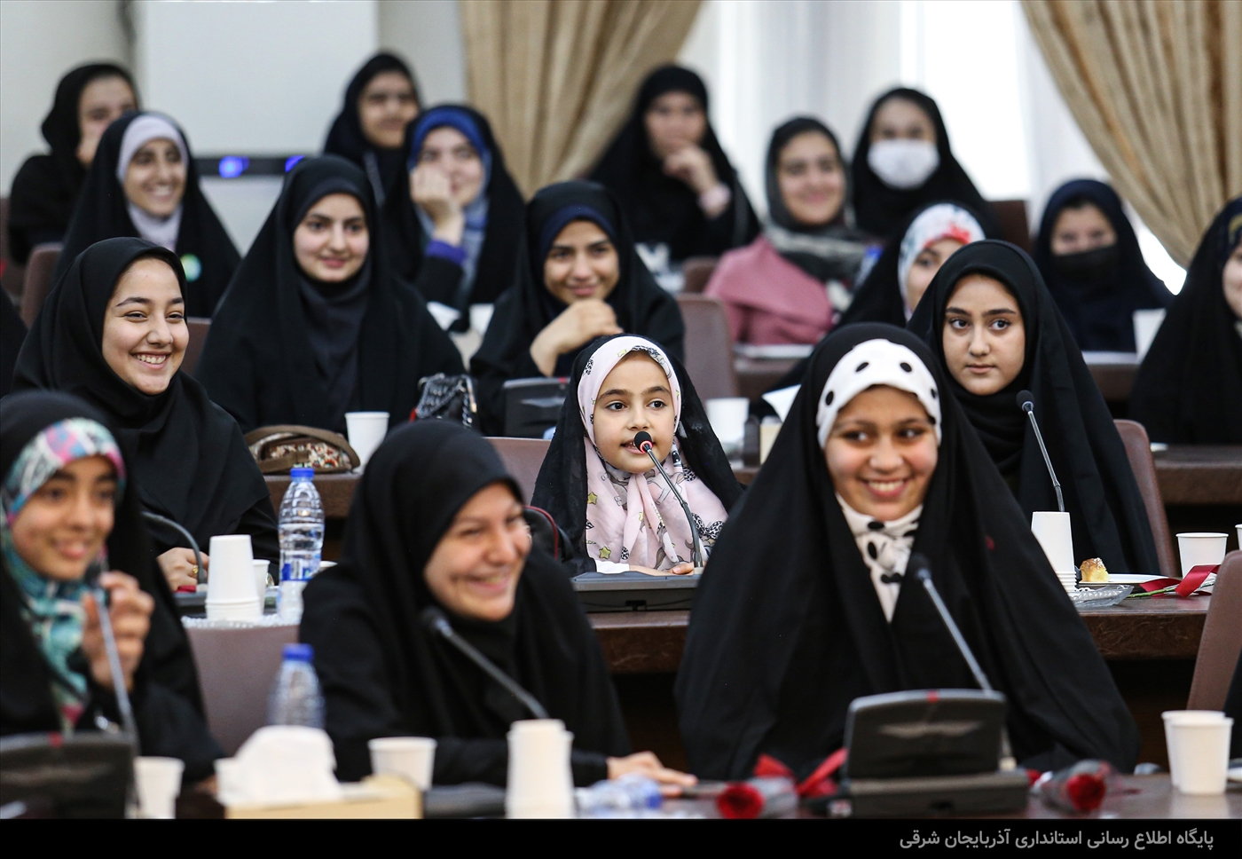 نشست صمیمی با جمعی از دختران فعال به مناسبت روز دختر