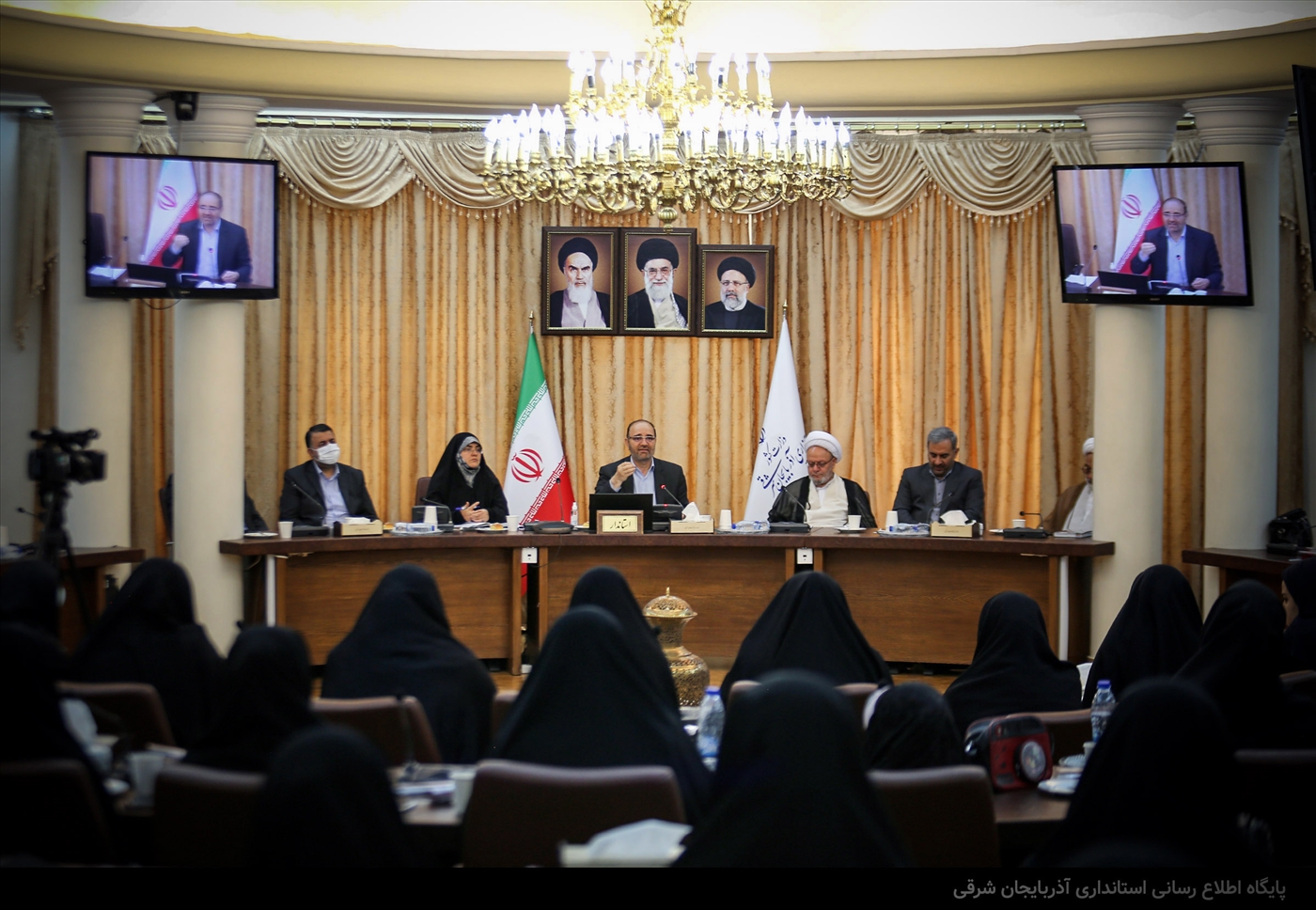 نشست صمیمی با جمعی از دختران فعال به مناسبت روز دختر