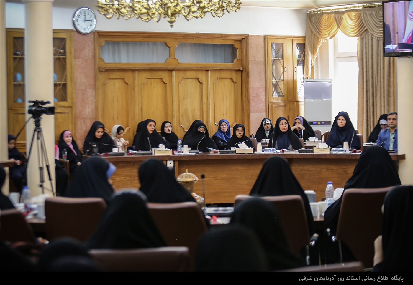 نشست صمیمی با جمعی از دختران فعال به مناسبت روز دختر