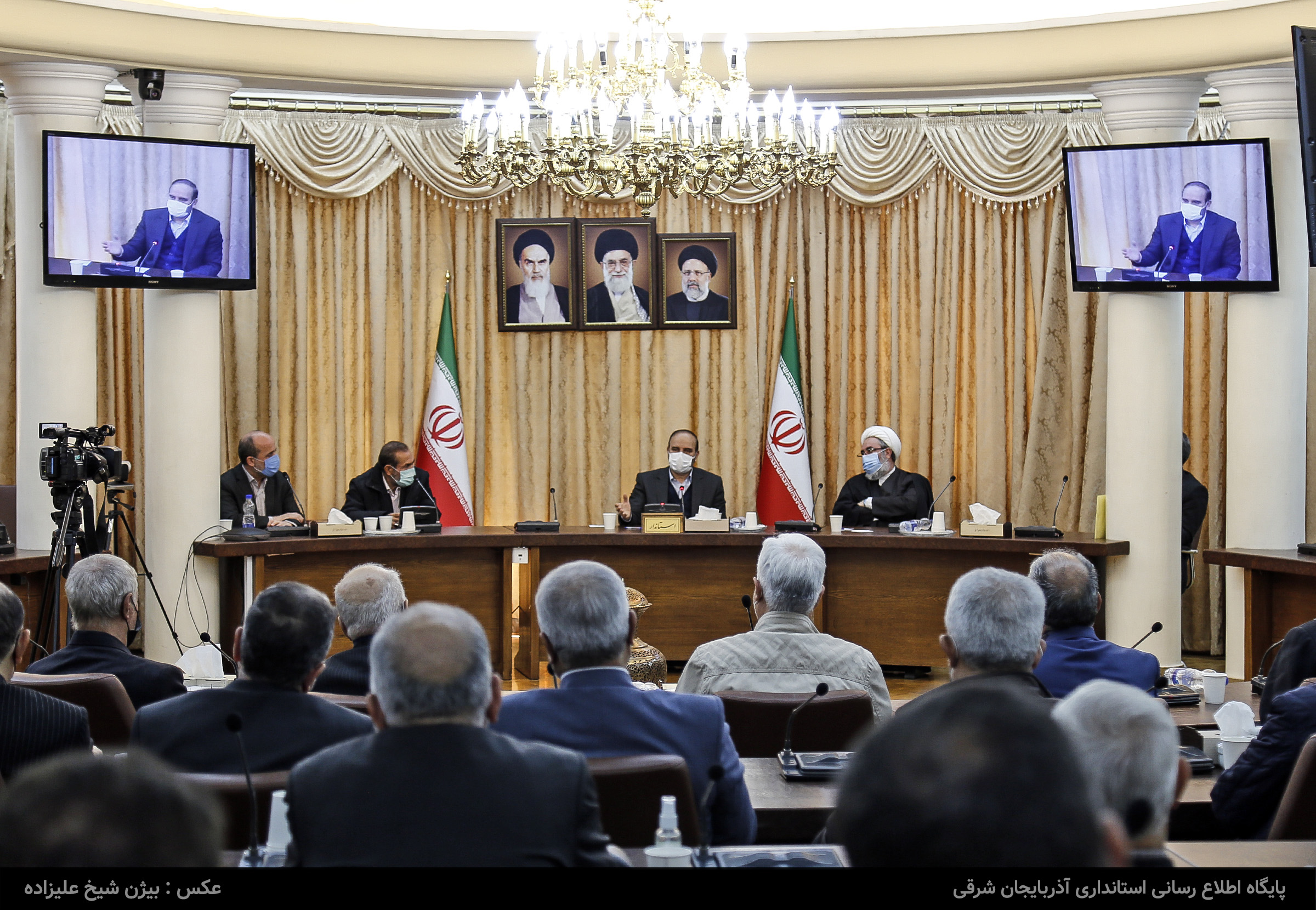 دیدار استاندار با جمعی از رزمندگان  لشکر عاشورا در دوران دفاع مقدس