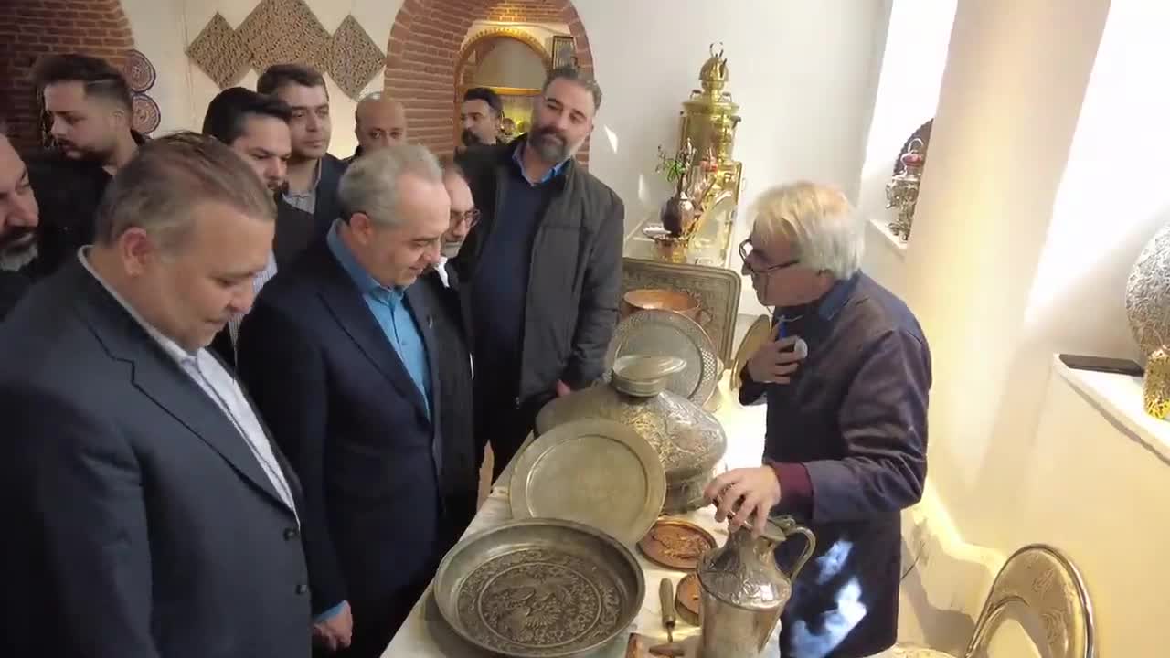  بازدید  از نمایشگاه نوروزانه صنایع دستی در عمارت تاریخی شهرداری تبریز