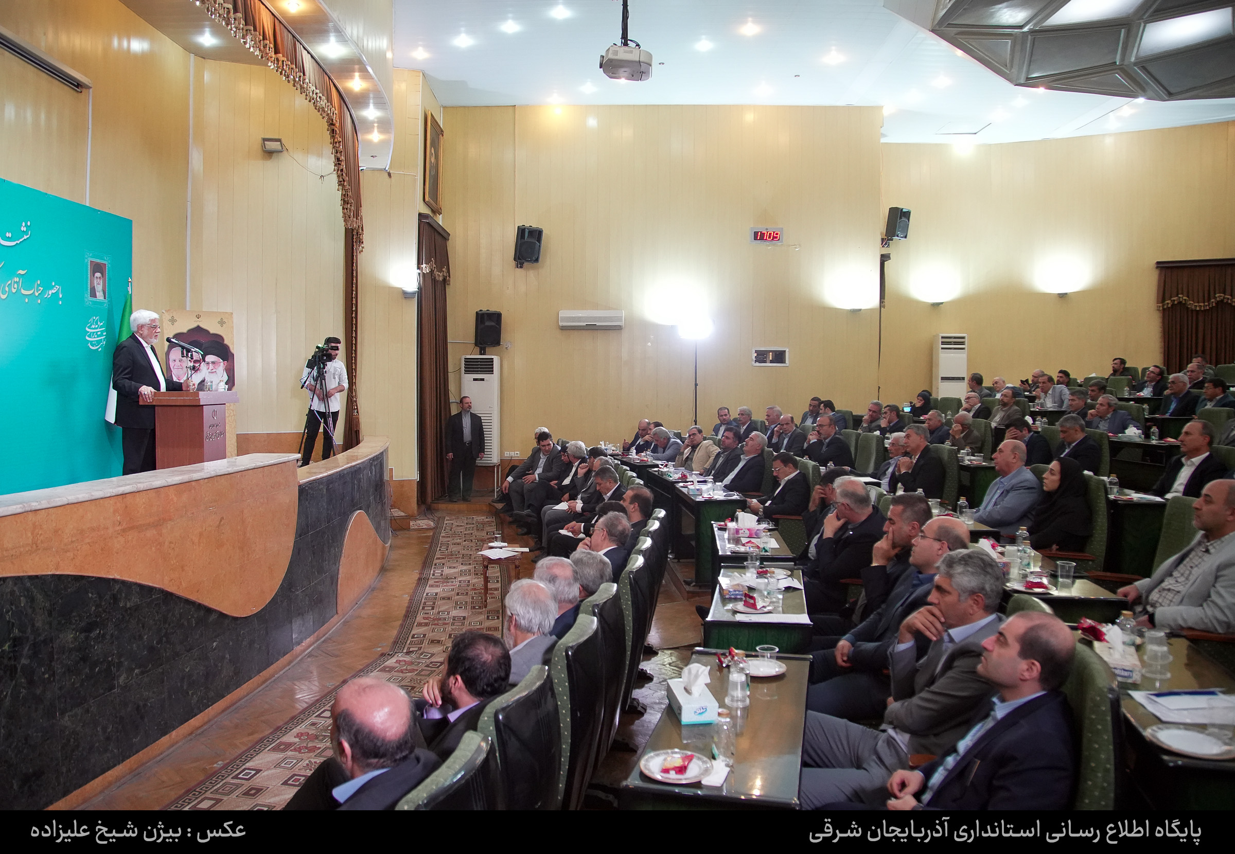 نشست معاون اول رئیس جمهور با فعالان اقتصادی استان